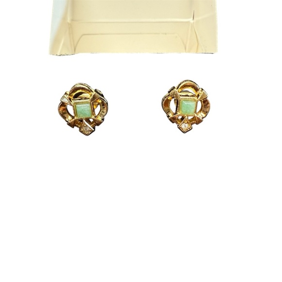 Avon Goldtone and genuine adventurine clip earrings with Knot Design NIB vintage - Picture 1 of 5